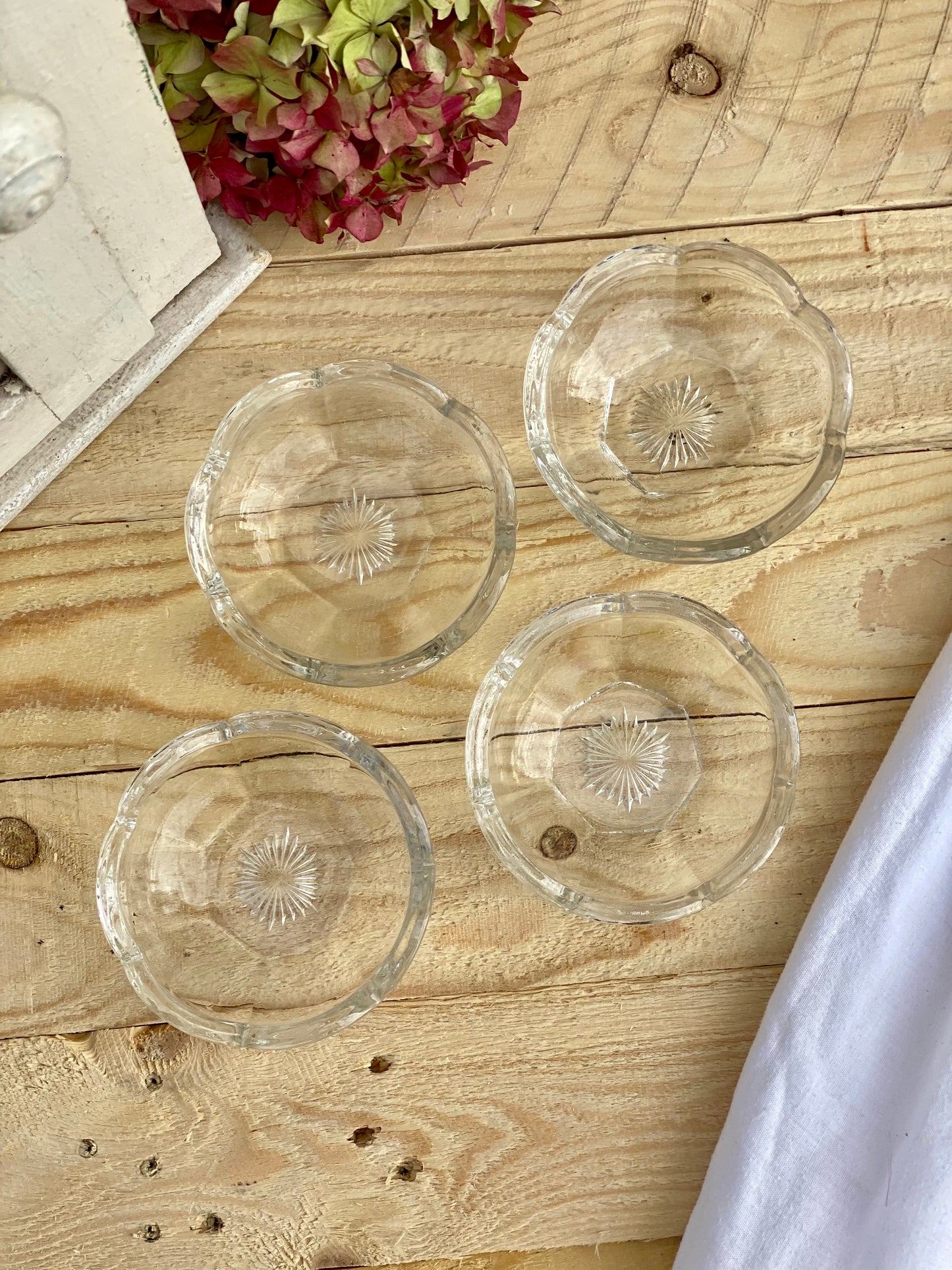 Lot 4 coupelles en verre marguerite
