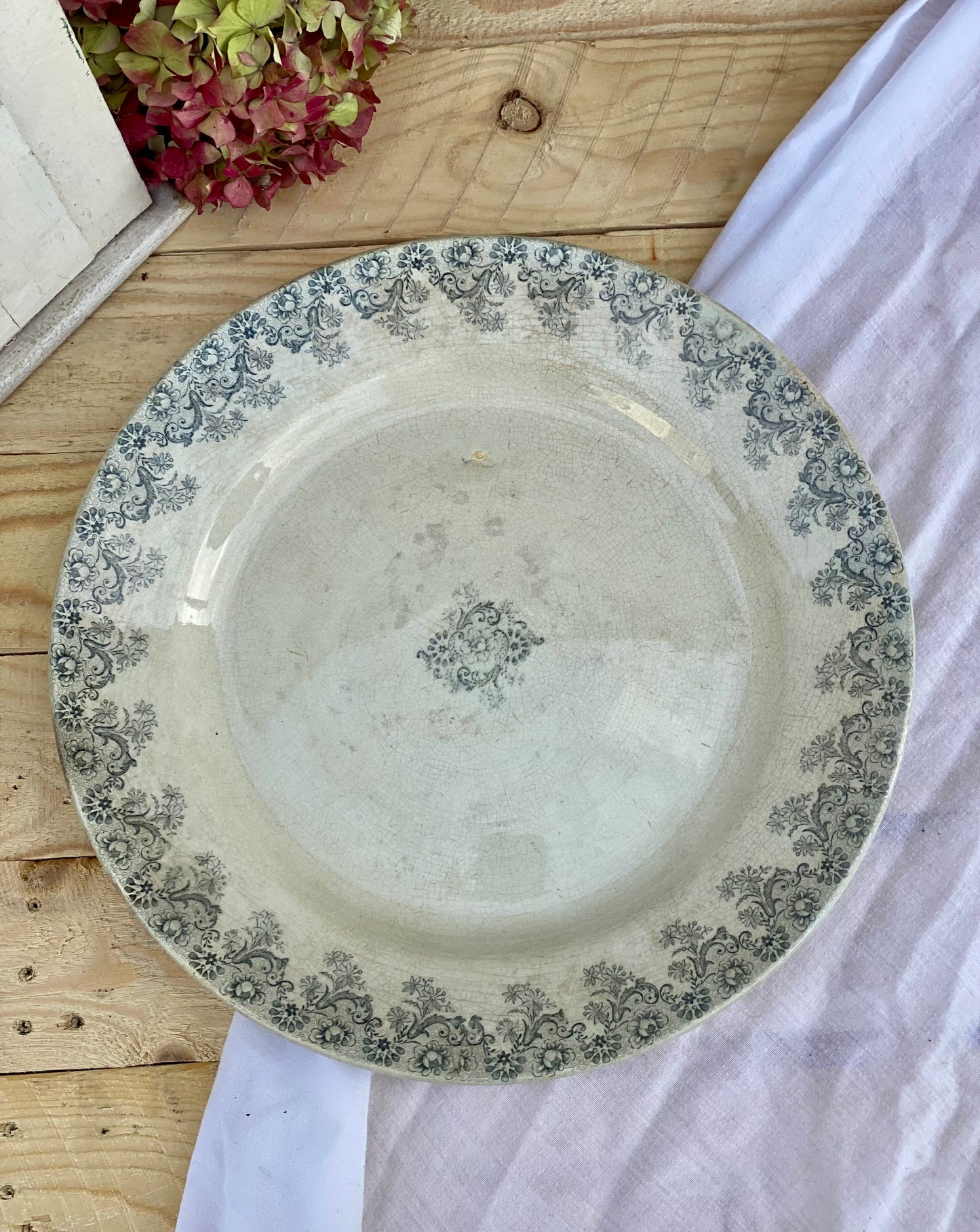 Plat en faïence Choisy-le-Roi, modèle Dieppe