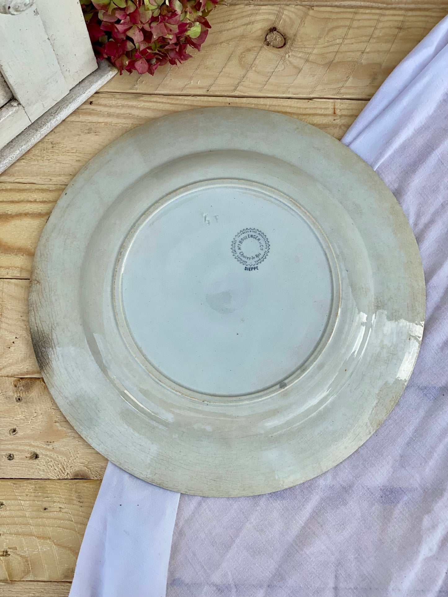 Plat en faïence Choisy-le-Roi, modèle Dieppe