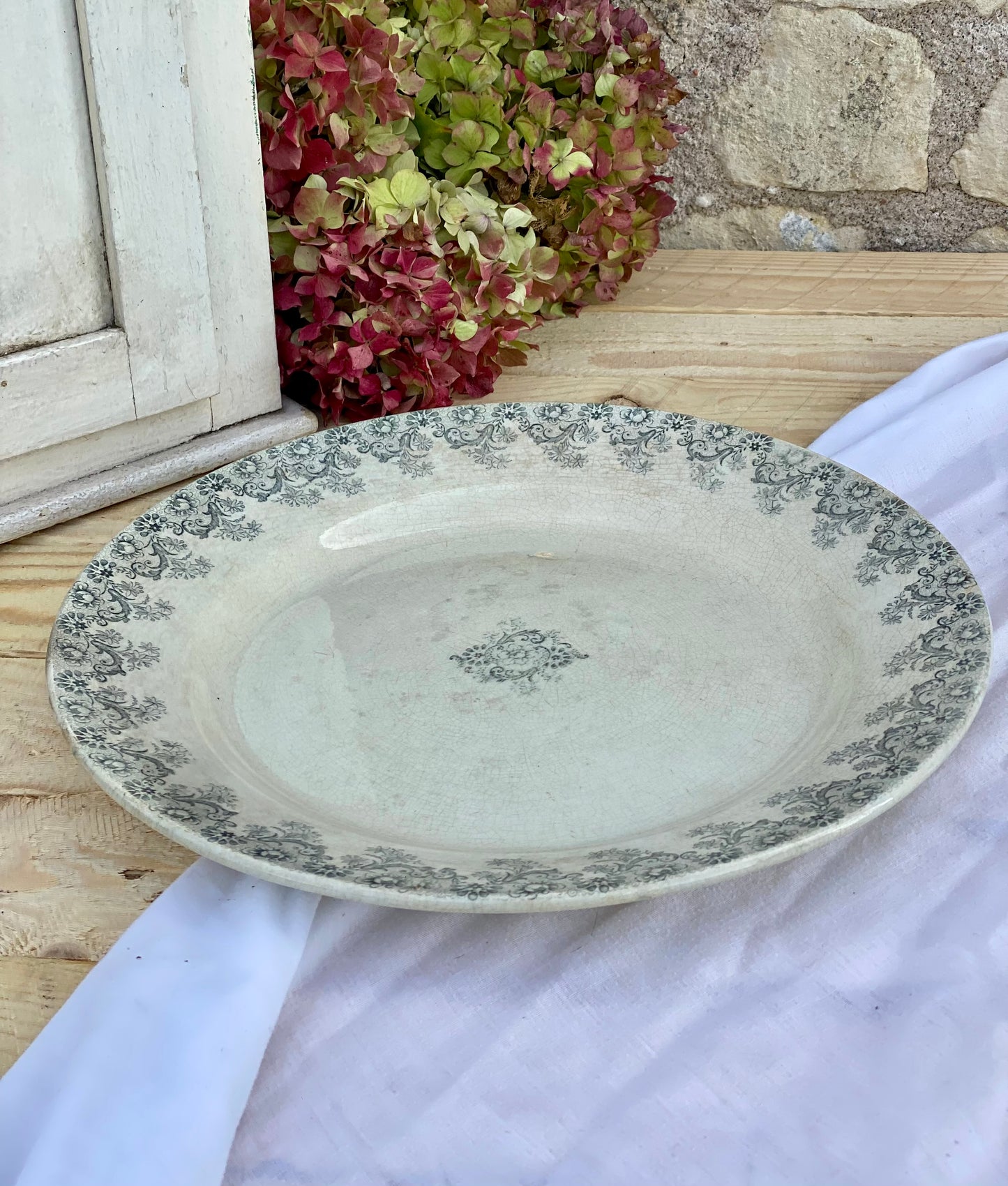 Plat en faïence Choisy-le-Roi, modèle Dieppe